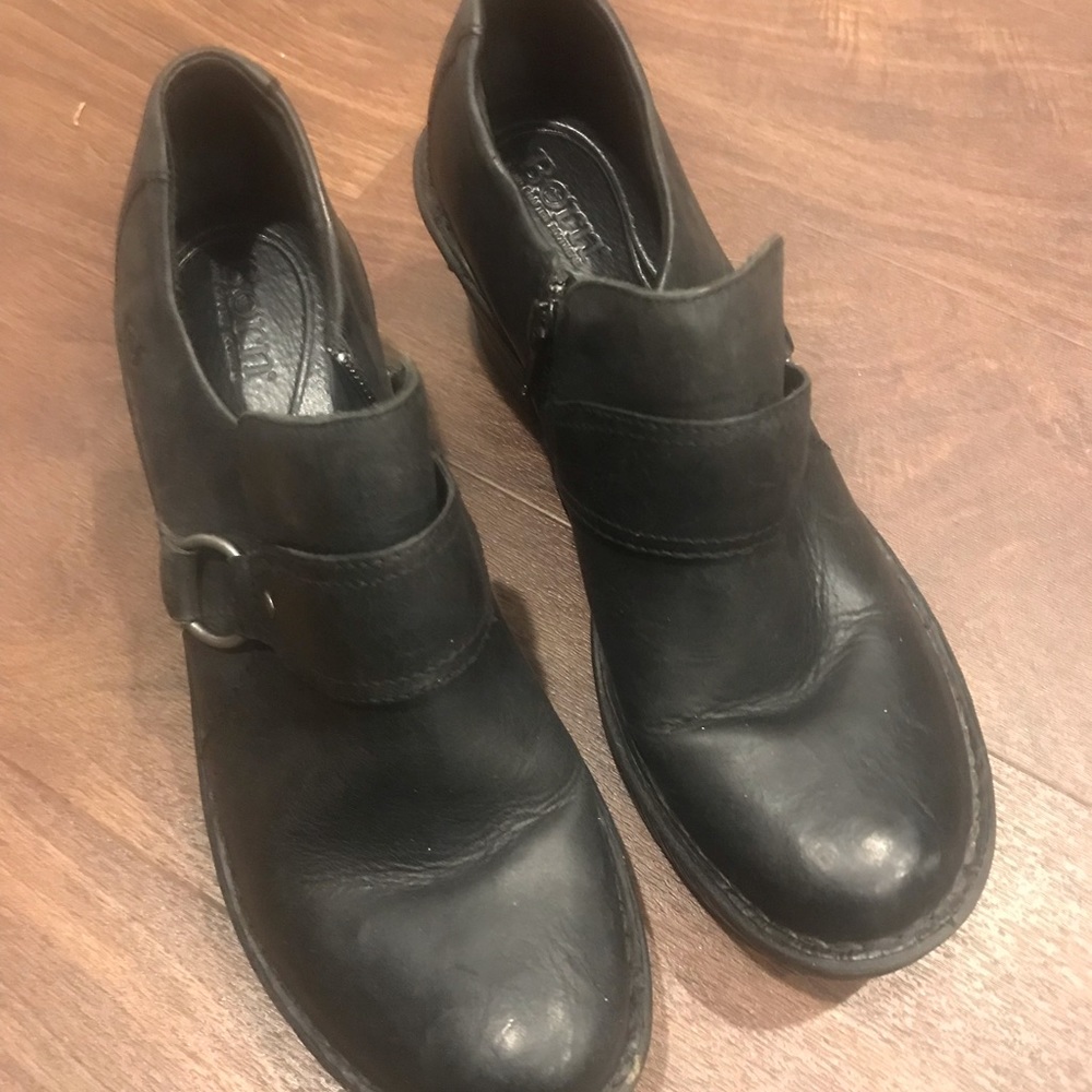 Born Raveena Black Slip On Clog w/ Buckle Detail Sz 10
